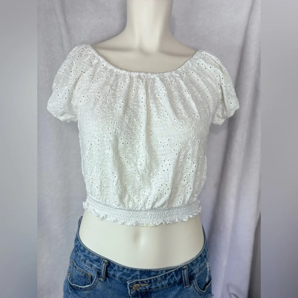 Hollister off the shoulder crop top‎